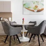 Old Town 5 Min Free Parking & Breakfast Balcony - Grey Harmony By Uniquerent Lägenhet