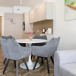 Old Town 5 Min Free Parking & Breakfast Balcony - Grey Harmony By Uniquerent Apartment Wroclaw