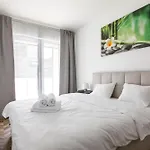 Old Town 5 Min Free Parking & Breakfast Balcony - Grey Harmony By Uniquerent Apartment