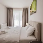 Apartment Old Town 5 Min Free Parking & Breakfast Balcony - Grey Harmony By Uniquerent *