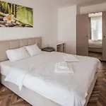 Old Town 5 Min Free Parking & Breakfast Balcony - Grey Harmony By Uniquerent Wroclaw