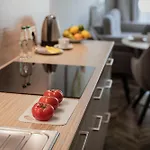 Apartment Old Town 5 Min Free Parking & Breakfast Balcony - Grey Harmony By Uniquerent