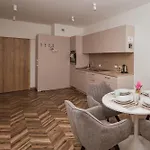 Old Town 5 Min Free Parking & Breakfast Balcony - Grey Harmony By Uniquerent Apartment