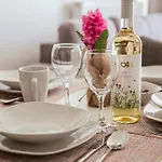 Old Town 5 Min Free Parking & Breakfast Balcony - Grey Harmony By Uniquerent