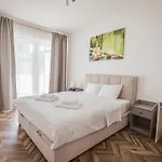 Old Town 5 Min Free Parking & Breakfast Balcony - Grey Harmony By Uniquerent *