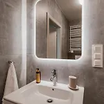 Apartment Old Town 5 Min Free Parking & Breakfast Balcony - Grey Harmony By Uniquerent *