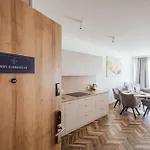 Old Town 5 Min Free Parking & Breakfast Balcony - Grey Harmony By Uniquerent * Wroclaw
